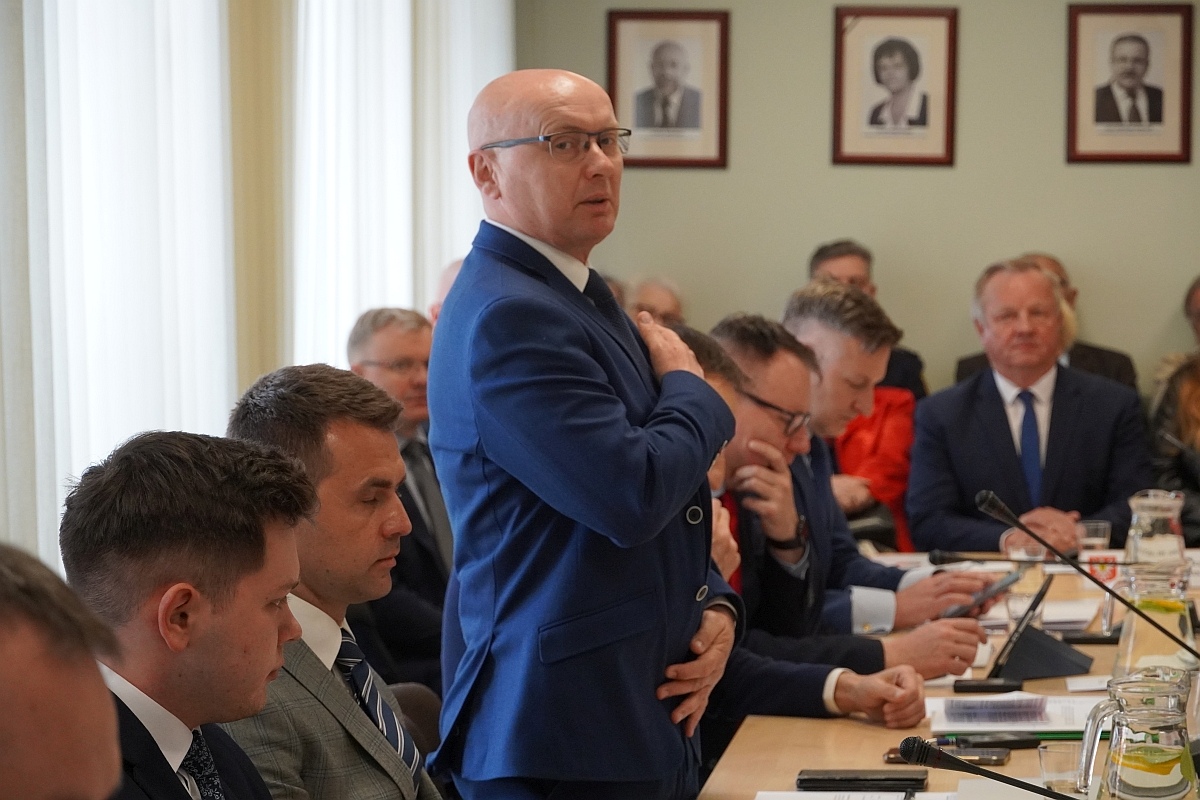 Sesja rady miasta Ostrołęki [07.05.2024] - zdjęcie #46 - eOstroleka.pl