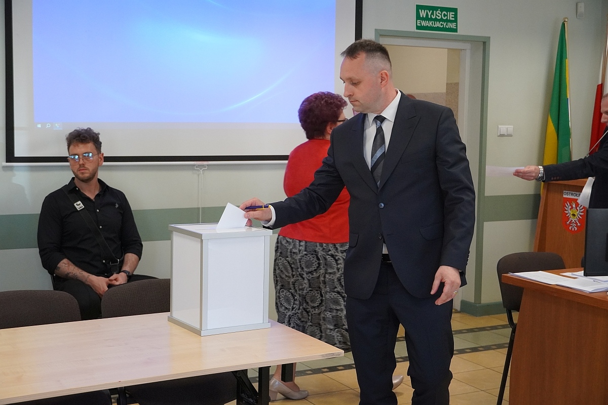 Sesja rady miasta Ostrołęki [07.05.2024] - zdjęcie #18 - eOstroleka.pl