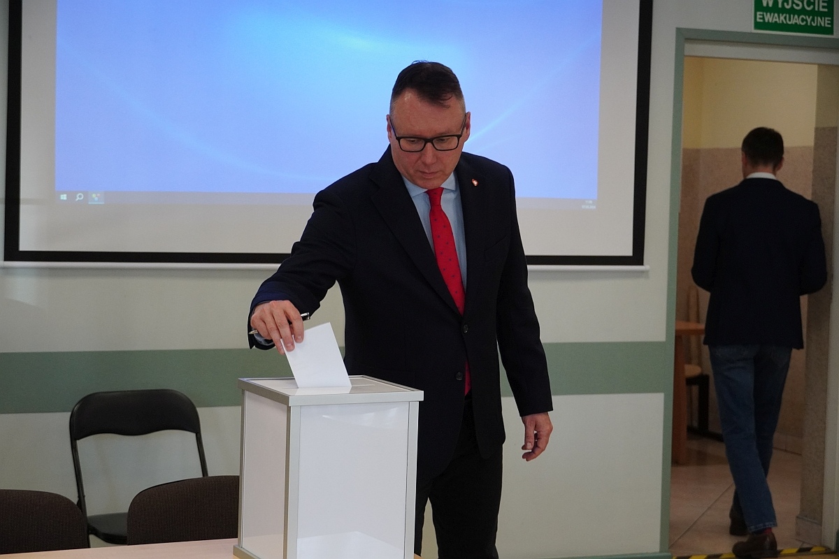 Sesja rady miasta Ostrołęki [07.05.2024] - zdjęcie #8 - eOstroleka.pl