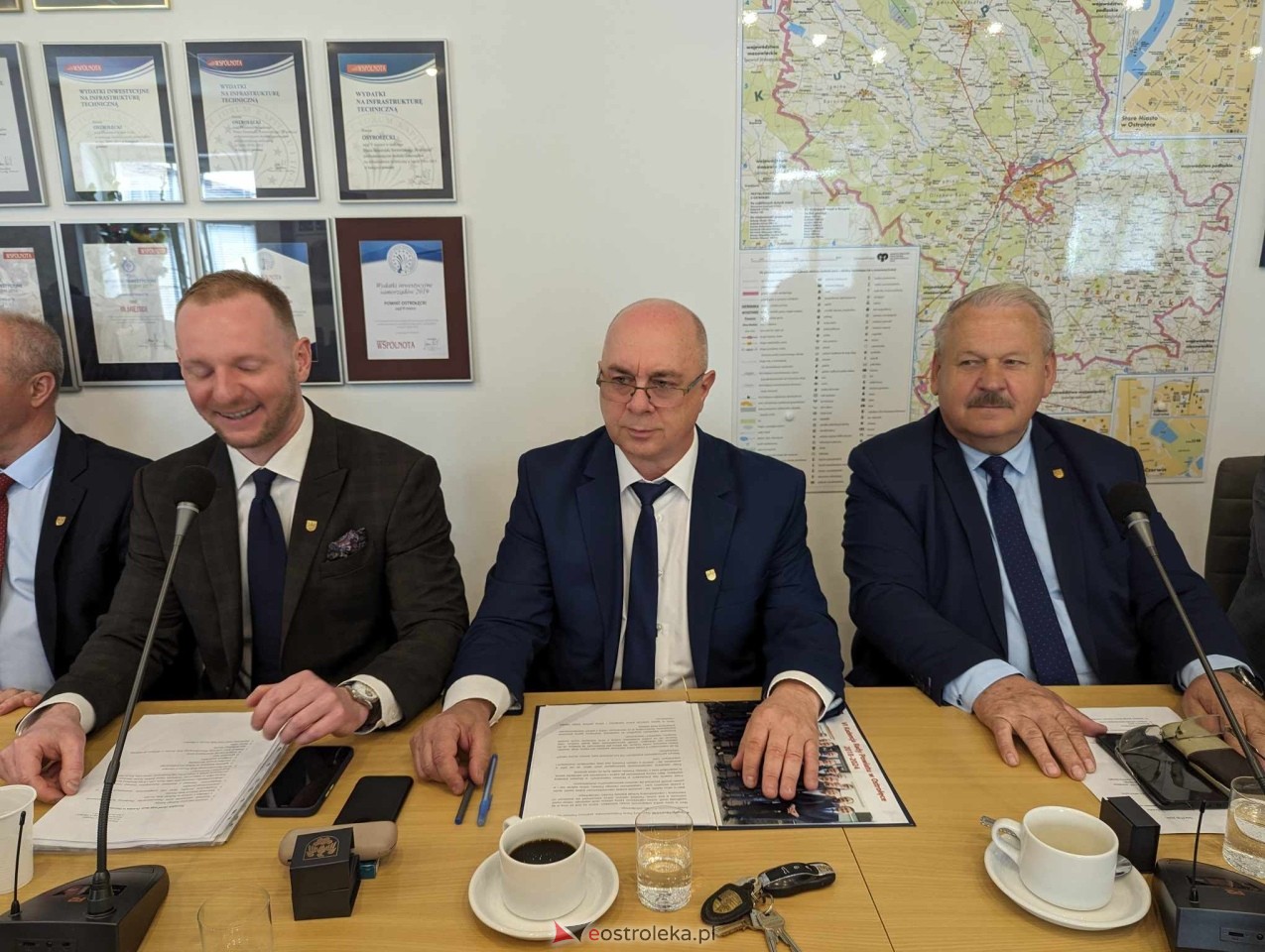 Sesja rady powiatu ostrołęckiego [07.05.2024] - zdjęcie #77 - eOstroleka.pl
