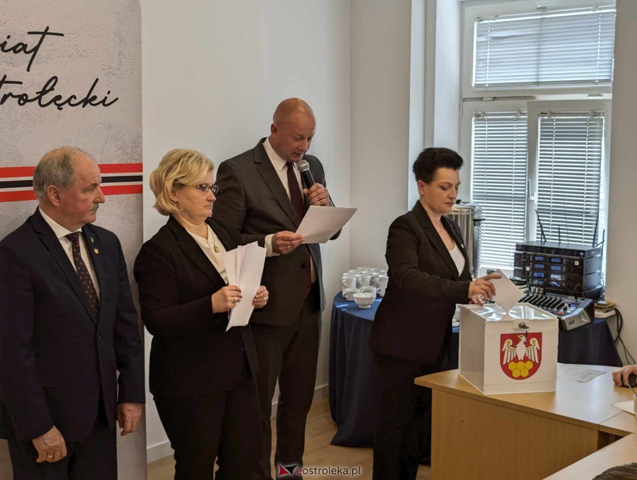 Sesja rady powiatu ostrołęckiego [07.05.2024] - zdjęcie #64 - eOstroleka.pl