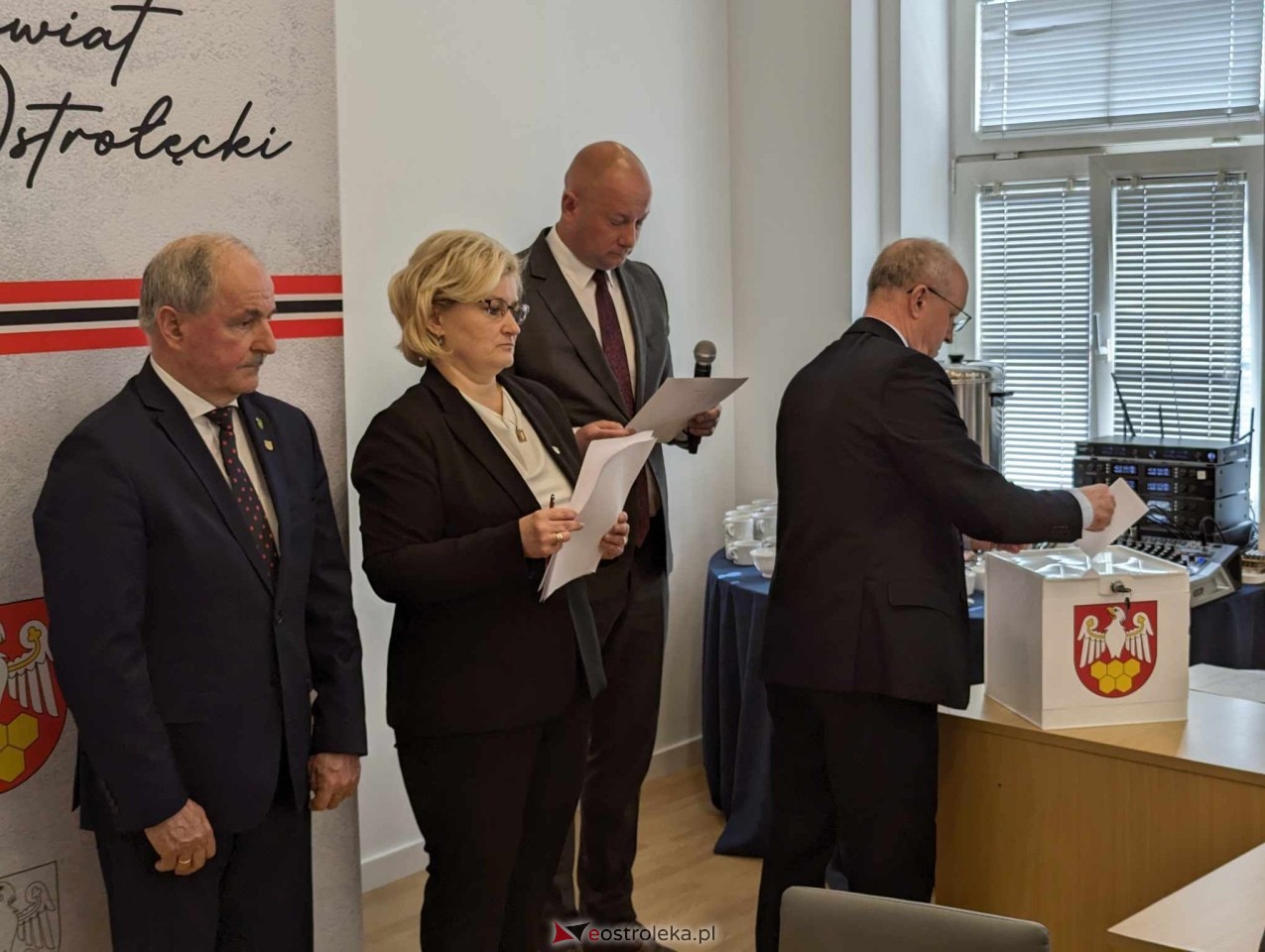 Sesja rady powiatu ostrołęckiego [07.05.2024] - zdjęcie #63 - eOstroleka.pl