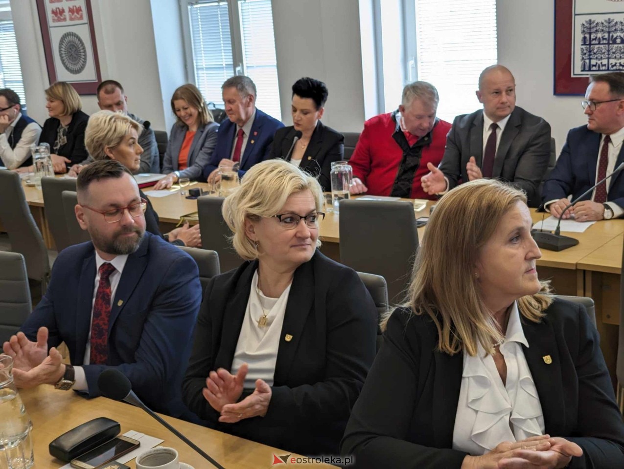 Sesja rady powiatu ostrołęckiego [07.05.2024] - zdjęcie #11 - eOstroleka.pl