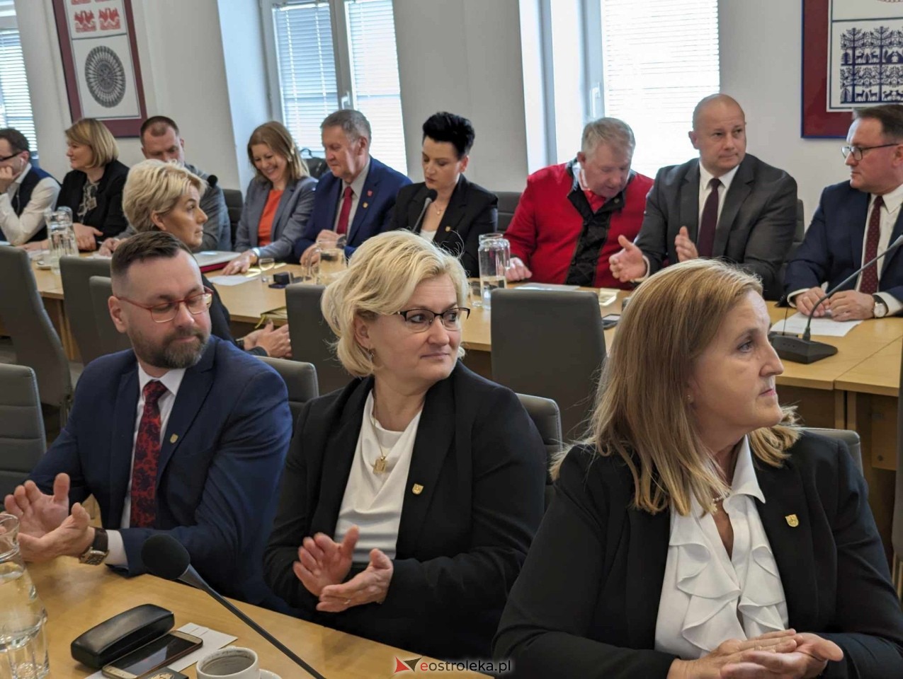 Sesja rady powiatu ostrołęckiego [07.05.2024] - zdjęcie #72 - eOstroleka.pl