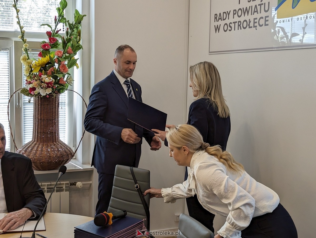 Sesja rady powiatu ostrołęckiego [07.05.2024] - zdjęcie #56 - eOstroleka.pl