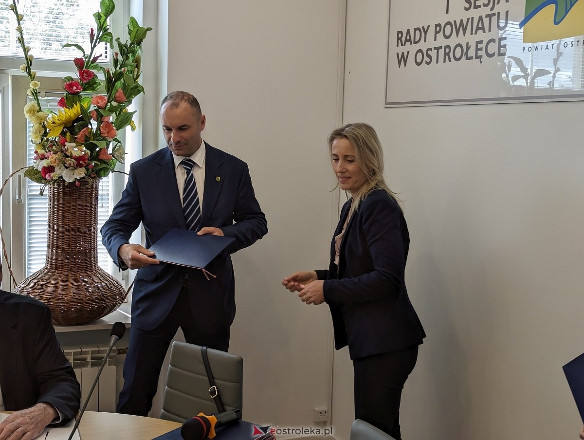 Sesja rady powiatu ostrołęckiego [07.05.2024] - zdjęcie #55 - eOstroleka.pl