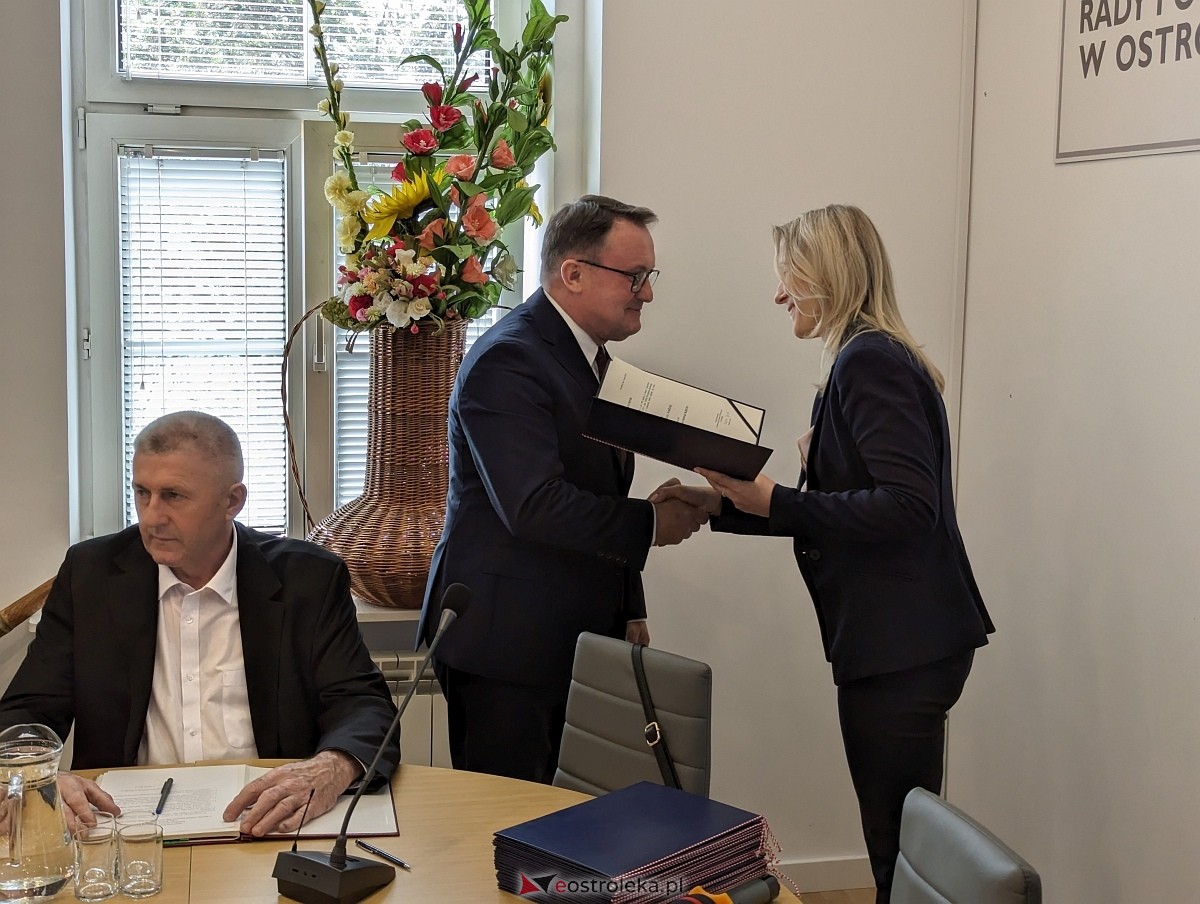 Sesja rady powiatu ostrołęckiego [07.05.2024] - zdjęcie #50 - eOstroleka.pl