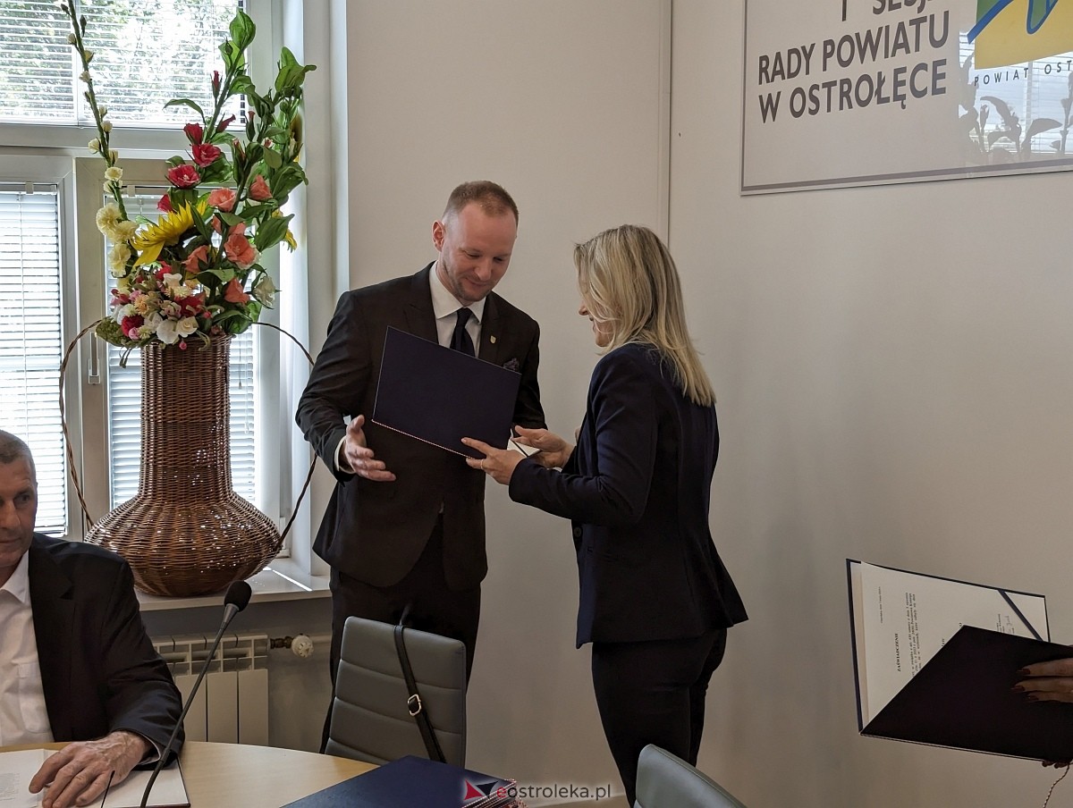 Sesja rady powiatu ostrołęckiego [07.05.2024] - zdjęcie #45 - eOstroleka.pl
