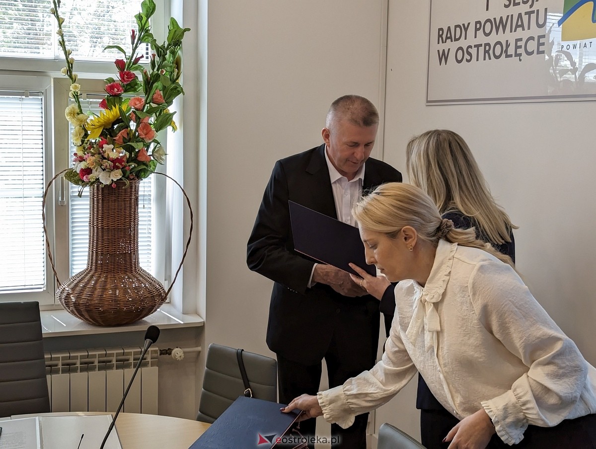 Sesja rady powiatu ostrołęckiego [07.05.2024] - zdjęcie #44 - eOstroleka.pl
