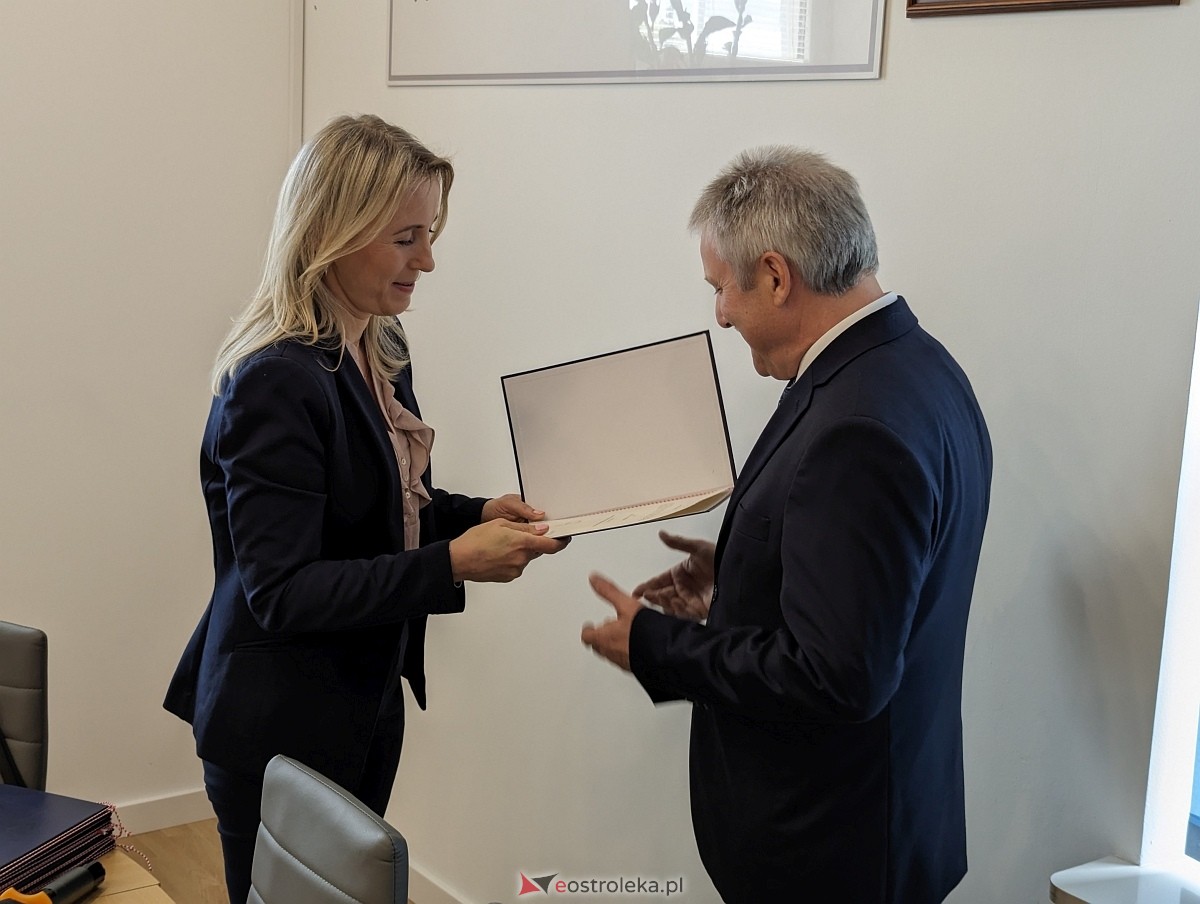 Sesja rady powiatu ostrołęckiego [07.05.2024] - zdjęcie #37 - eOstroleka.pl