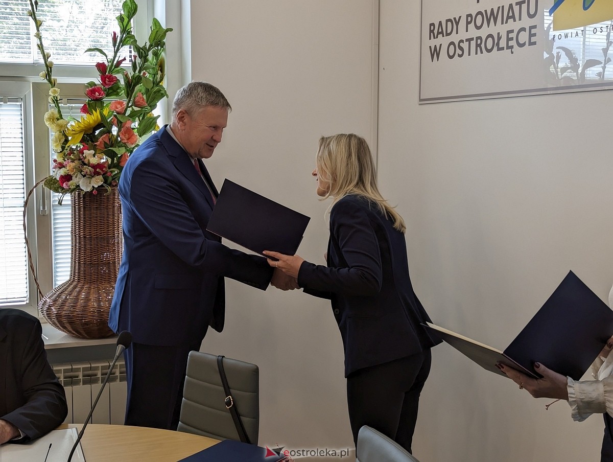 Sesja rady powiatu ostrołęckiego [07.05.2024] - zdjęcie #33 - eOstroleka.pl