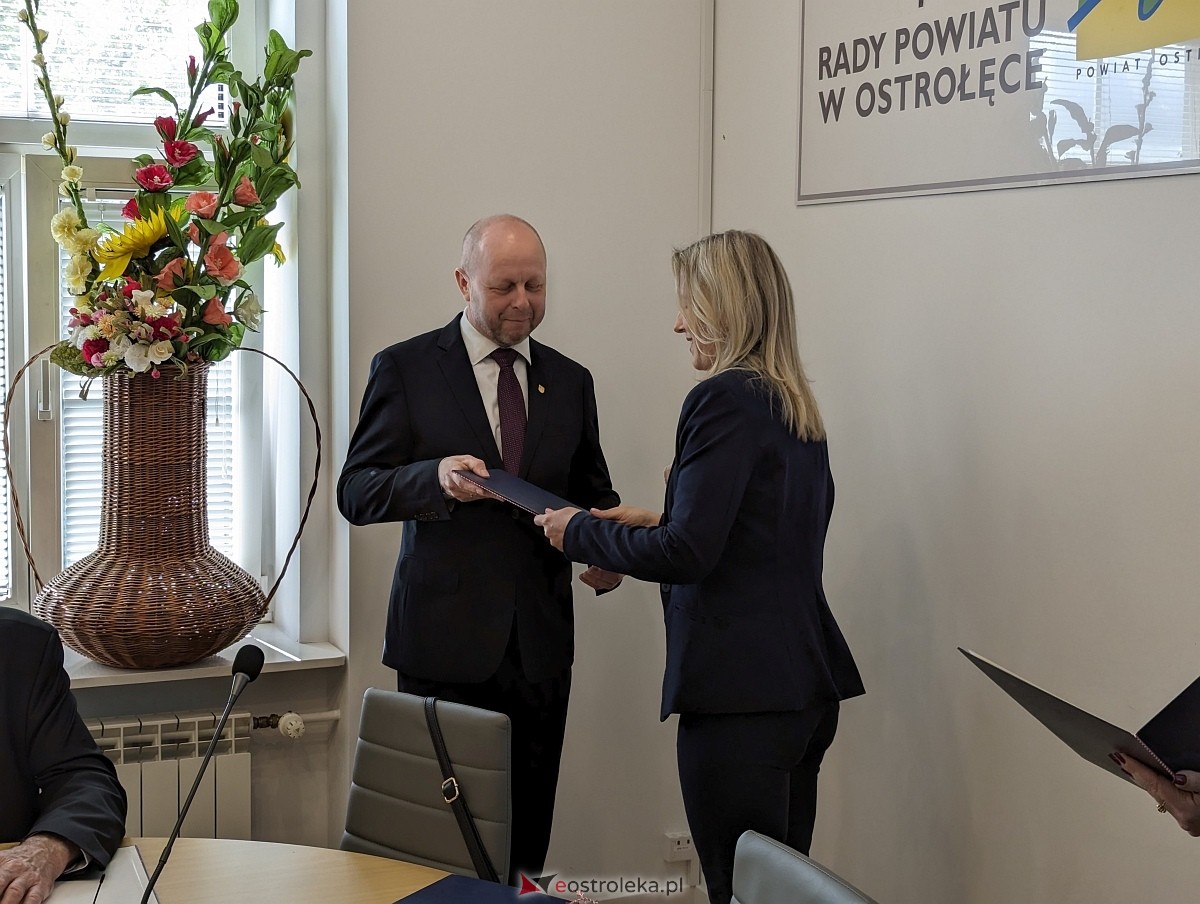 Sesja rady powiatu ostrołęckiego [07.05.2024] - zdjęcie #29 - eOstroleka.pl