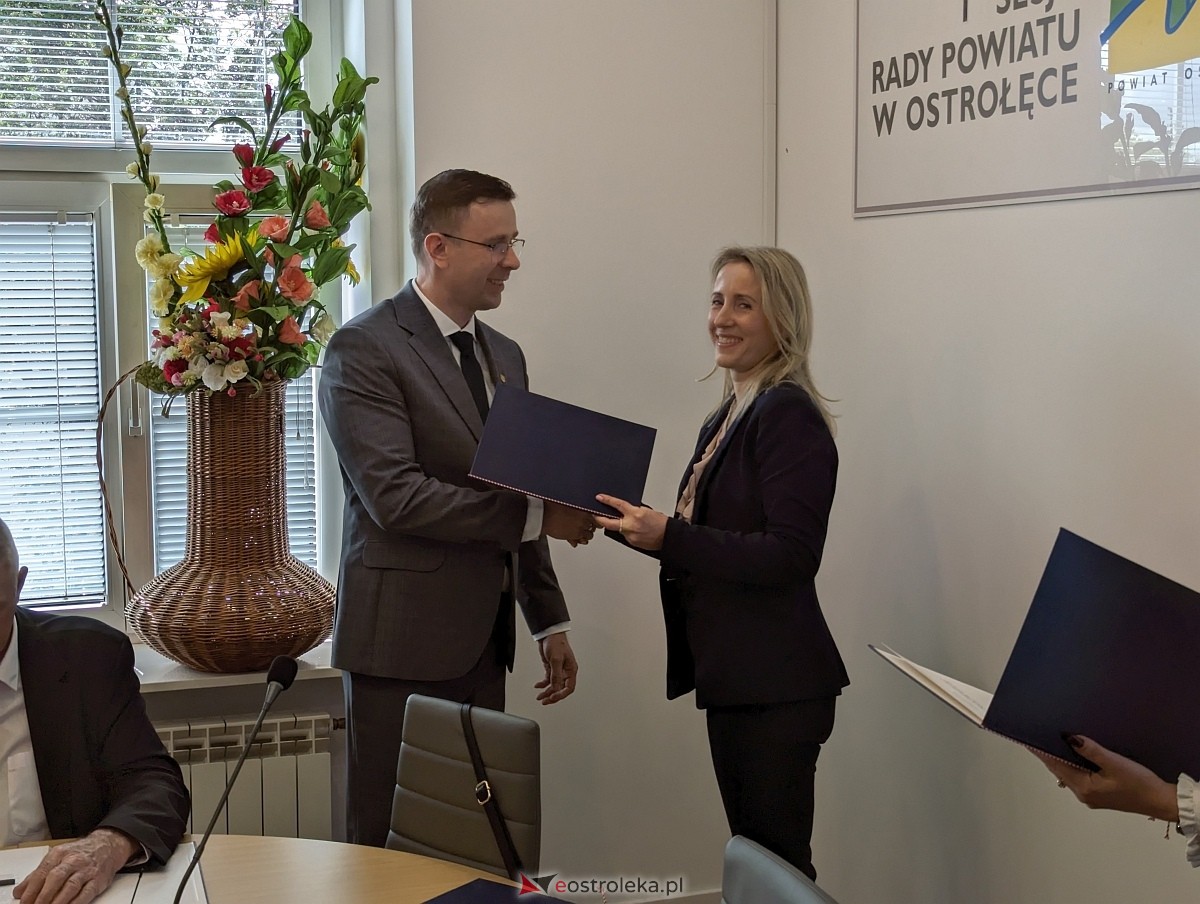 Sesja rady powiatu ostrołęckiego [07.05.2024] - zdjęcie #23 - eOstroleka.pl