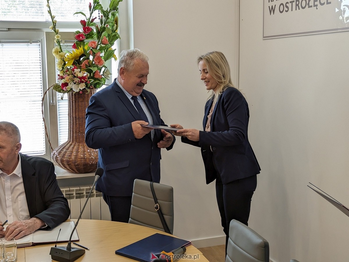 Sesja rady powiatu ostrołęckiego [07.05.2024] - zdjęcie #20 - eOstroleka.pl