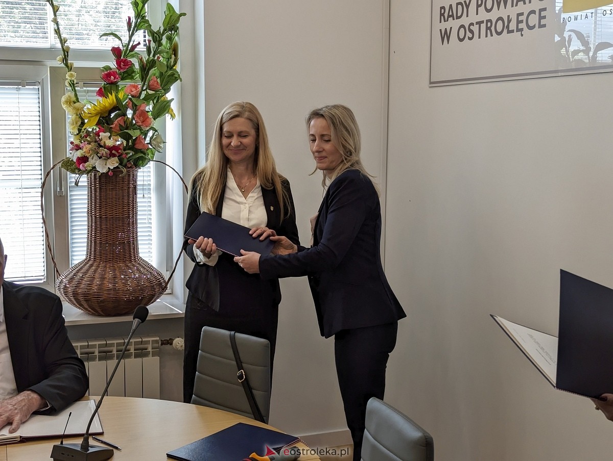 Sesja rady powiatu ostrołęckiego [07.05.2024] - zdjęcie #18 - eOstroleka.pl
