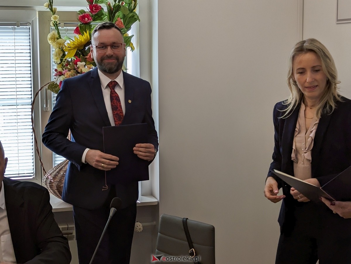 Sesja rady powiatu ostrołęckiego [07.05.2024] - zdjęcie #13 - eOstroleka.pl