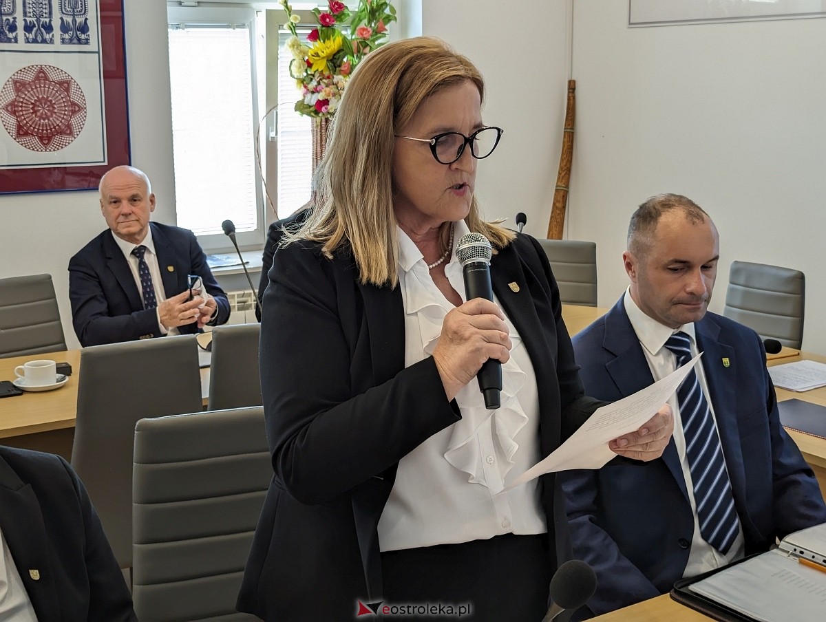 Sesja rady powiatu ostrołęckiego [07.05.2024] - zdjęcie #4 - eOstroleka.pl