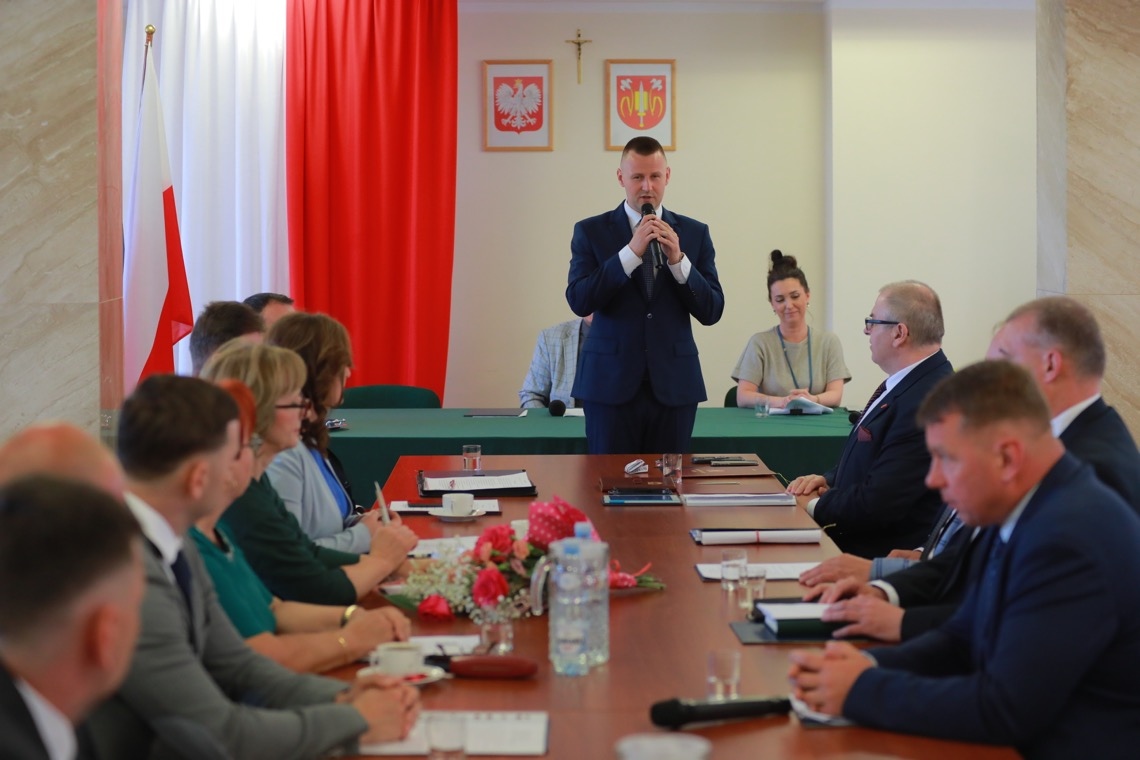I sesja Rady Gminy w Rzekuniu [07.05.2024] - zdjęcie #9 - eOstroleka.pl