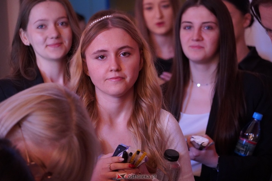 Matura 2024 w Ostrołęce - matematyka, egzamin w ZSZ nr 2 i II LO [08.05.2024] - zdjęcie #51 - eOstroleka.pl