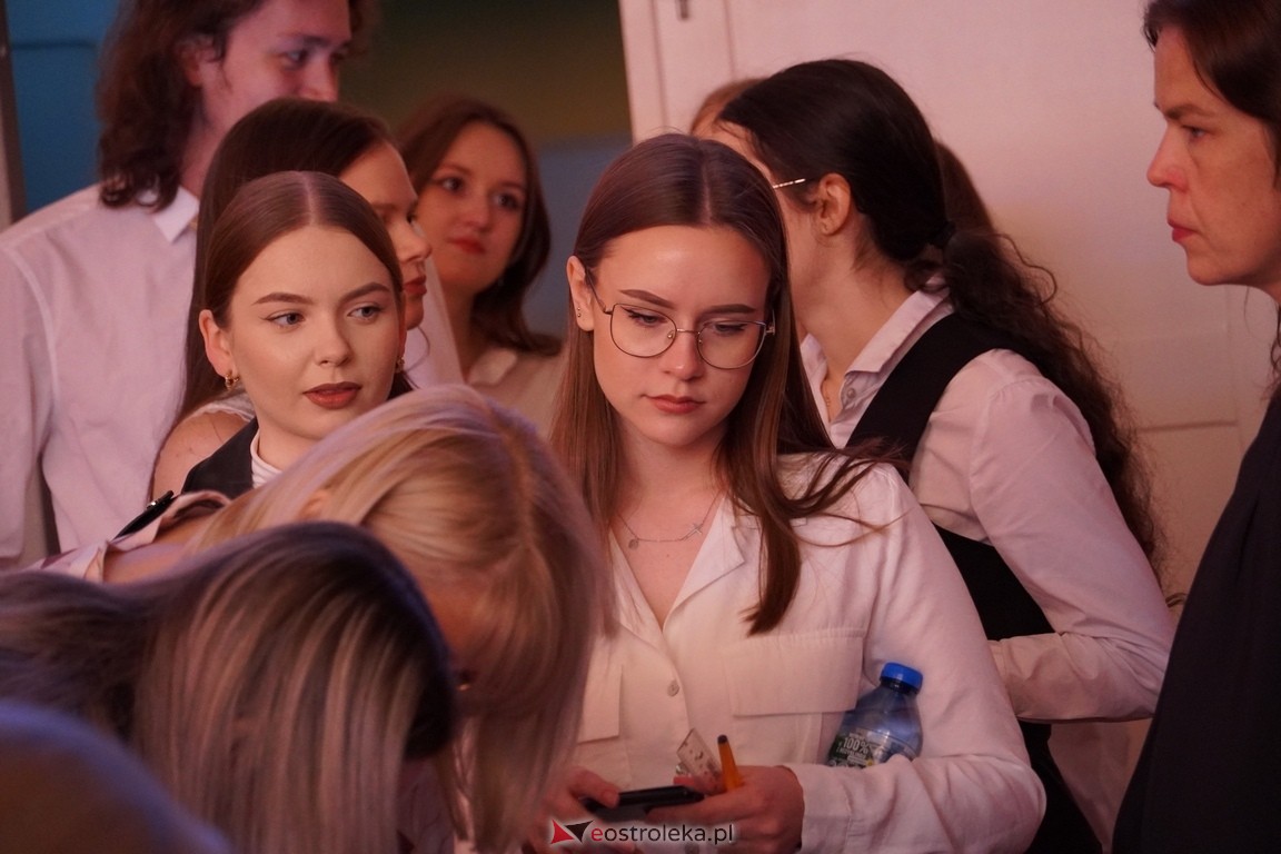 Matura 2024 w Ostrołęce - matematyka, egzamin w ZSZ nr 2 i II LO [08.05.2024] - zdjęcie #41 - eOstroleka.pl