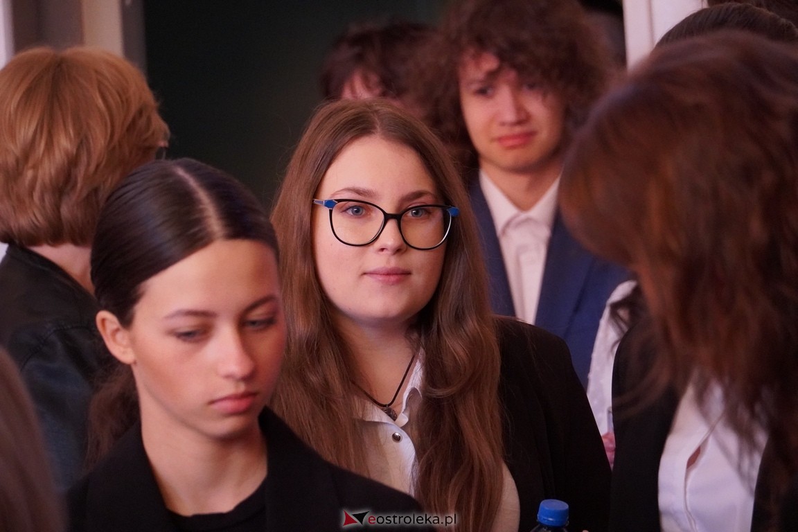 Matura 2024 w Ostrołęce - matematyka, egzamin w ZSZ nr 2 i II LO [08.05.2024] - zdjęcie #37 - eOstroleka.pl