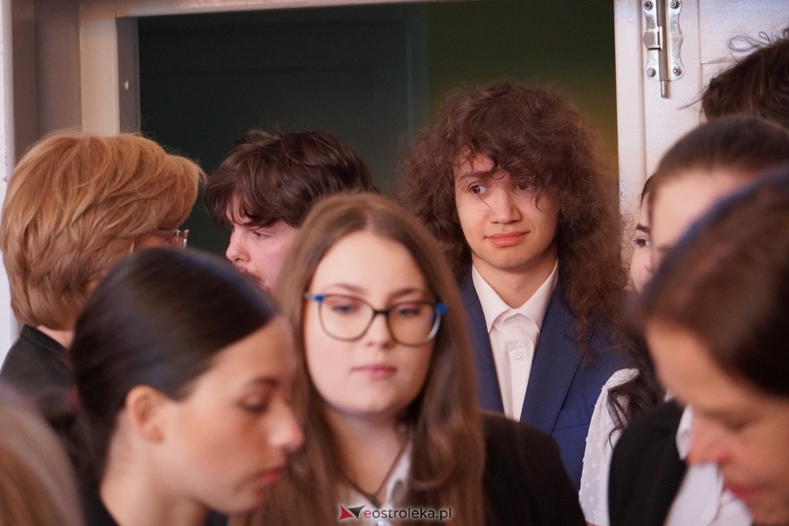 Matura 2024 w Ostrołęce - matematyka, egzamin w ZSZ nr 2 i II LO [08.05.2024] - zdjęcie #36 - eOstroleka.pl