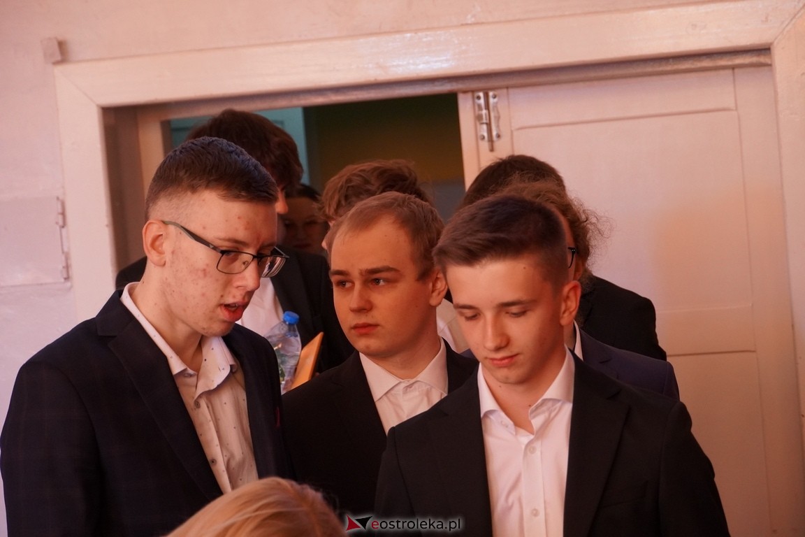 Matura 2024 w Ostrołęce - matematyka, egzamin w ZSZ nr 2 i II LO [08.05.2024] - zdjęcie #20 - eOstroleka.pl