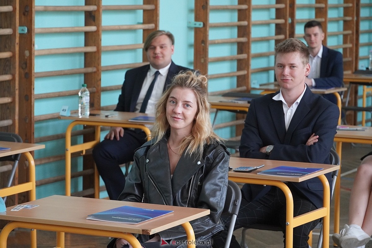 Matura 2024 w Ostrołęce - matematyka, egzamin w ZSZ nr 2 i II LO [08.05.2024] - zdjęcie #103 - eOstroleka.pl