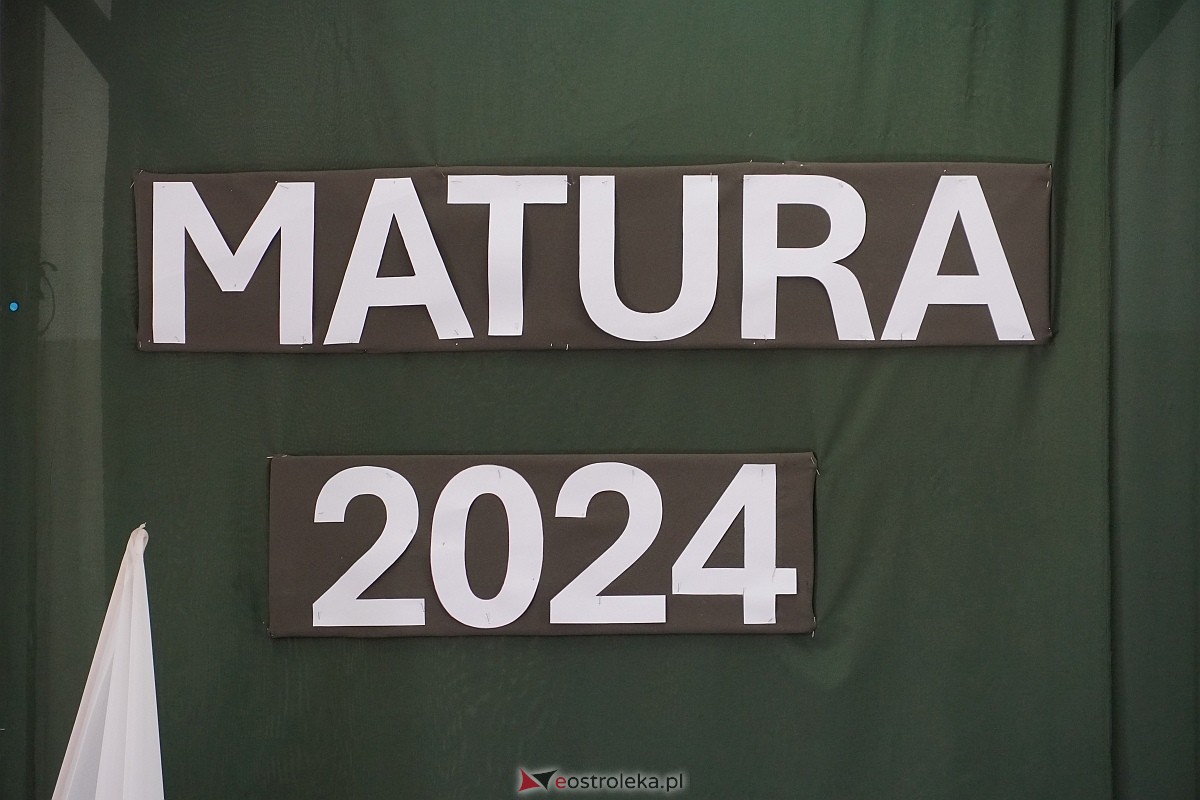 Matura 2024 w Ostrołęce - matematyka, egzamin w ZSZ nr 2 i II LO [08.05.2024] - zdjęcie #90 - eOstroleka.pl