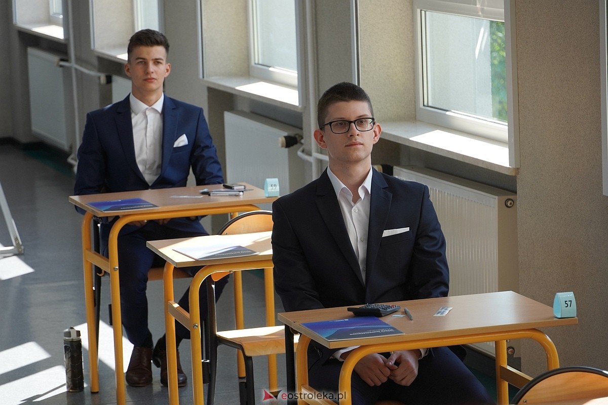 Matura 2024 w Ostrołęce - matematyka, egzamin w ZSZ nr 2 i II LO [08.05.2024] - zdjęcie #81 - eOstroleka.pl