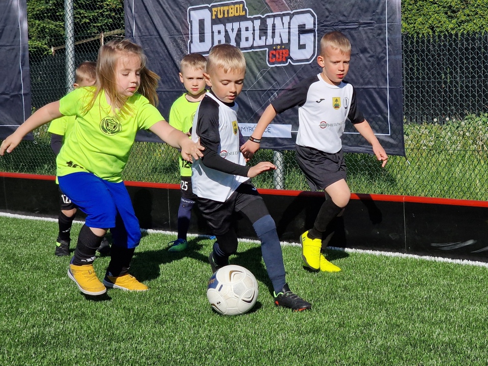 Futbol Drybling Cup w Troszynie [07.05.2024] - zdjęcie #36 - eOstroleka.pl