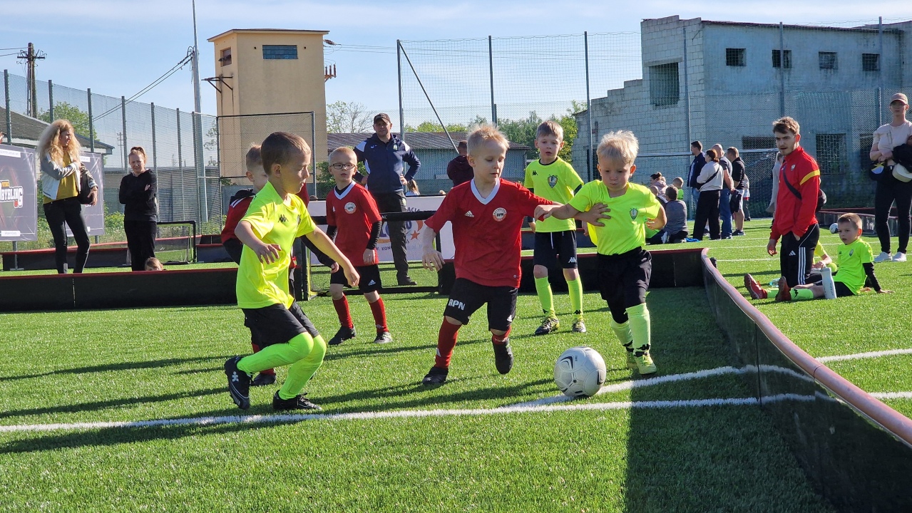 Futbol Drybling Cup w Troszynie [07.05.2024] - zdjęcie #35 - eOstroleka.pl