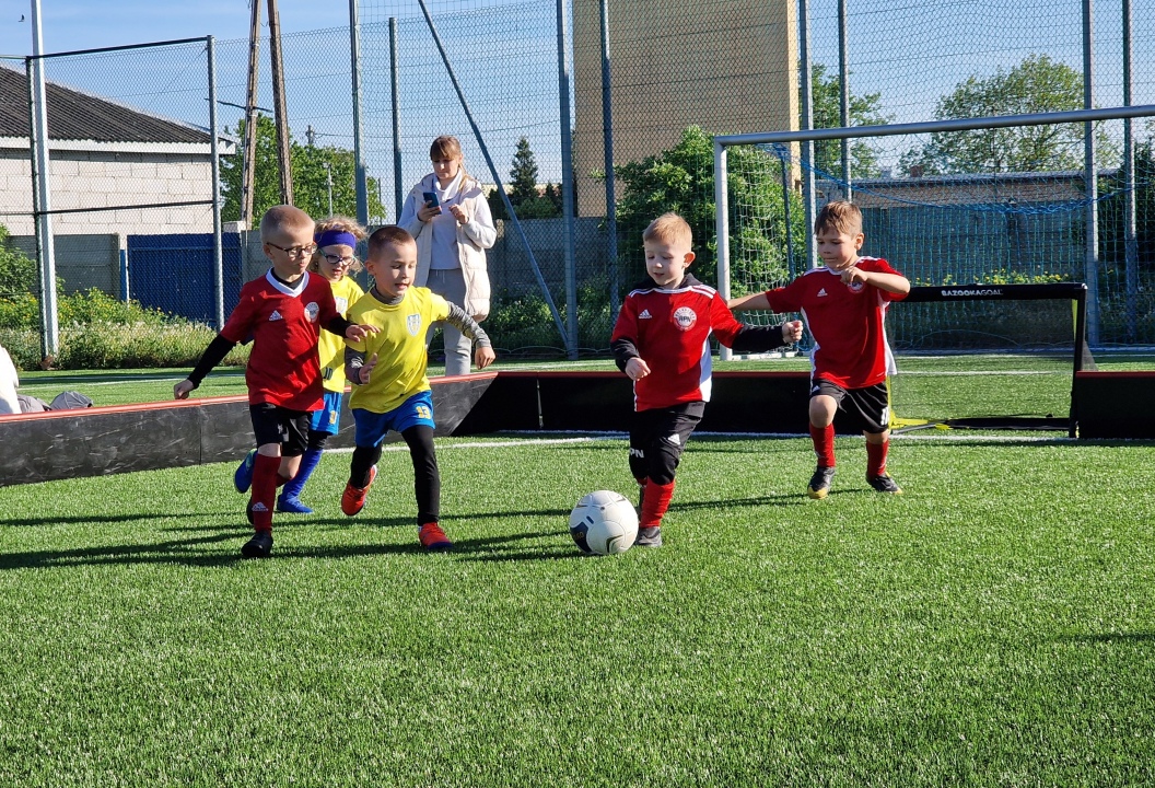 Futbol Drybling Cup w Troszynie [07.05.2024] - zdjęcie #30 - eOstroleka.pl