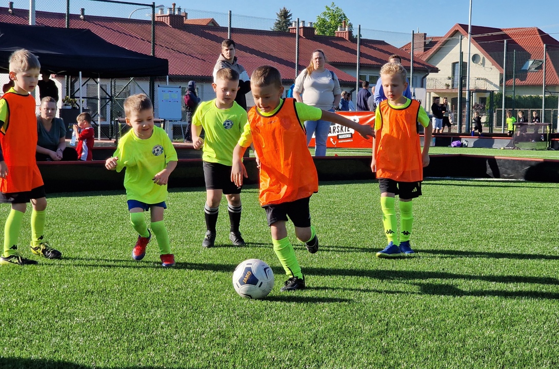Futbol Drybling Cup w Troszynie [07.05.2024] - zdjęcie #22 - eOstroleka.pl