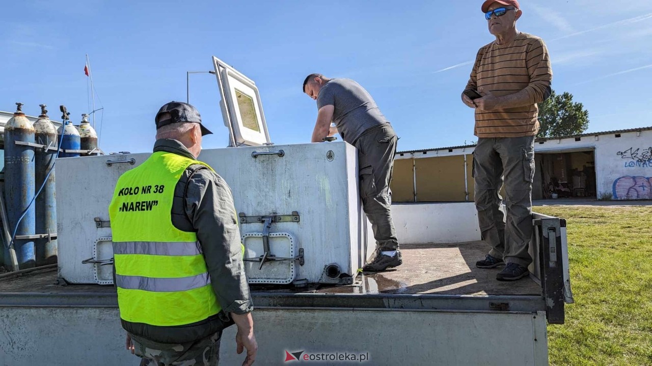 Wiosenne zarybianie Narwi z Energa Elektrownie Ostrołęka [09.05.2024] - zdjęcie #5 - eOstroleka.pl