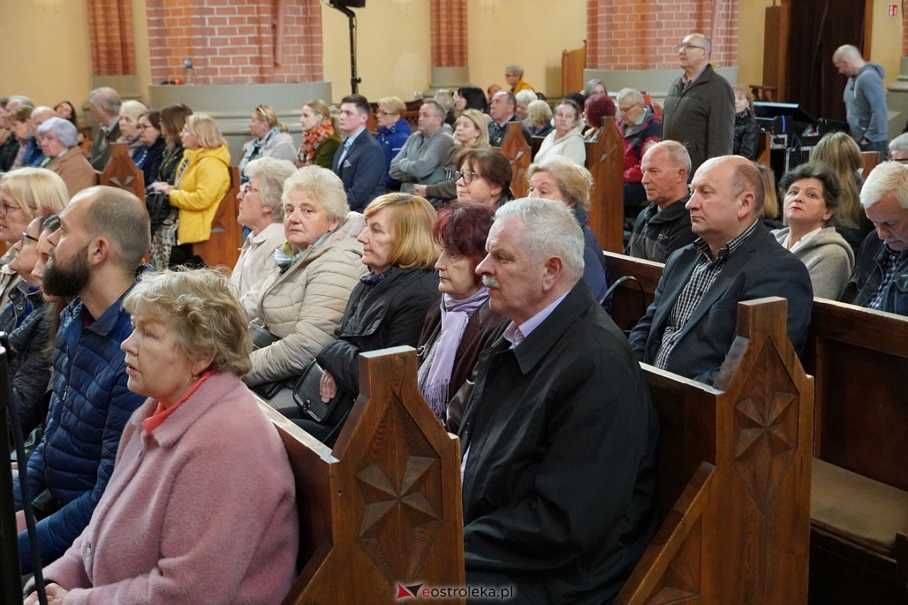Zespół Mazowsze w Rzekuniu: Koncert pieśni sakralnych, ludowych i patriotycznych 10.05.2024] - zdjęcie #84 - eOstroleka.pl