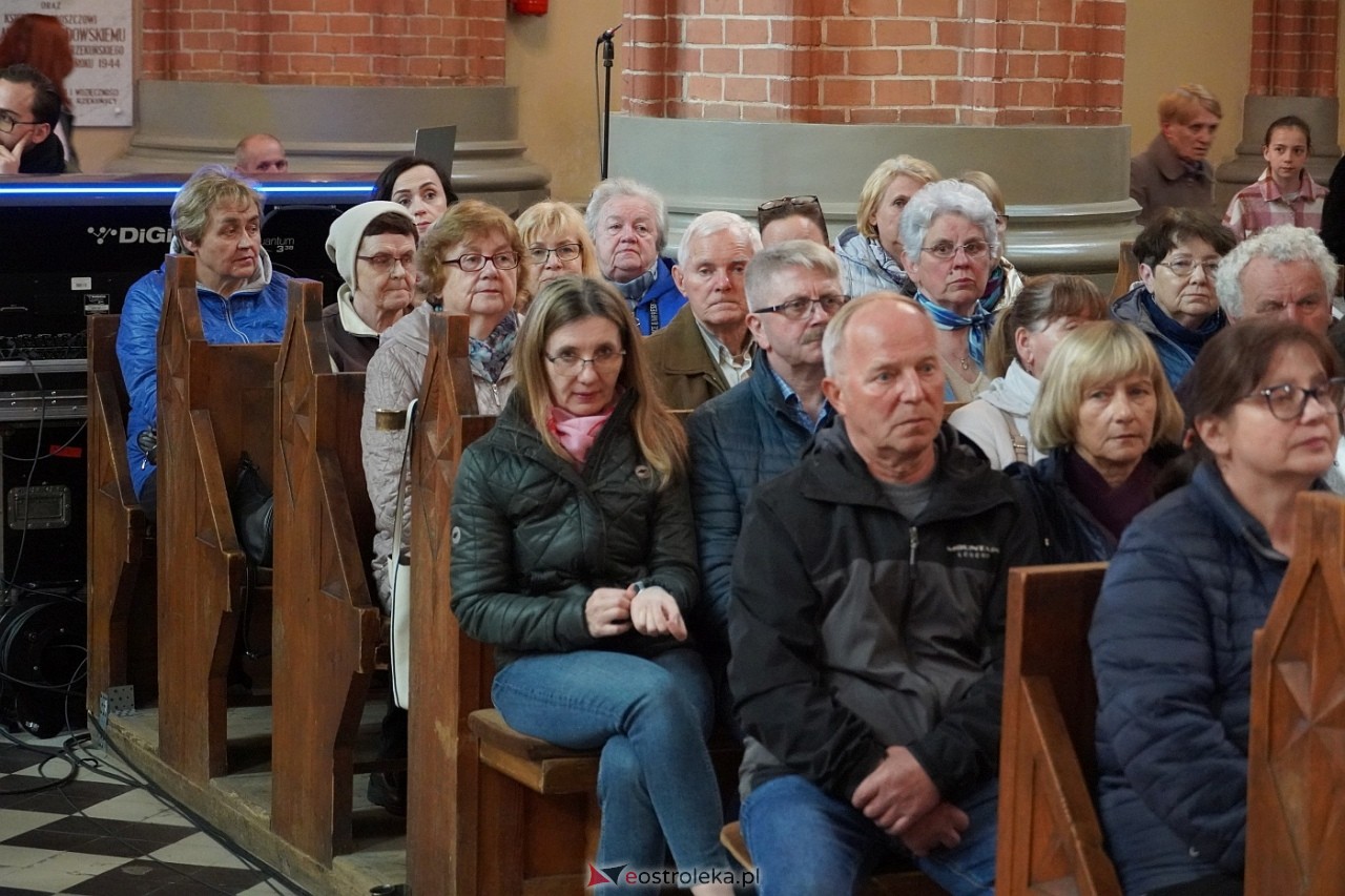 Zespół Mazowsze w Rzekuniu: Koncert pieśni sakralnych, ludowych i patriotycznych 10.05.2024] - zdjęcie #82 - eOstroleka.pl