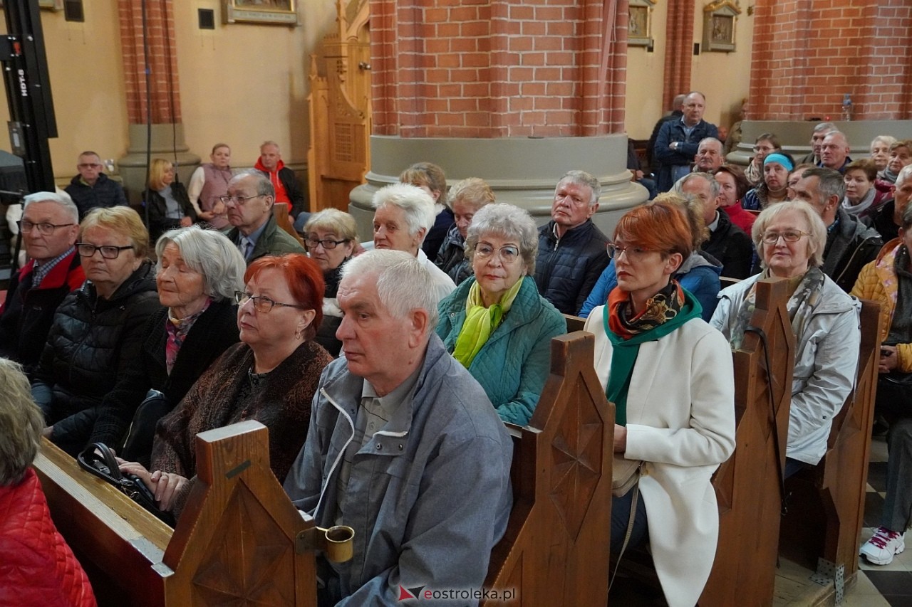 Zespół Mazowsze w Rzekuniu: Koncert pieśni sakralnych, ludowych i patriotycznych 10.05.2024] - zdjęcie #75 - eOstroleka.pl