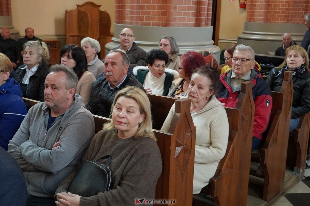 Zespół Mazowsze w Rzekuniu: Koncert pieśni sakralnych, ludowych i patriotycznych 10.05.2024] - zdjęcie #68 - eOstroleka.pl