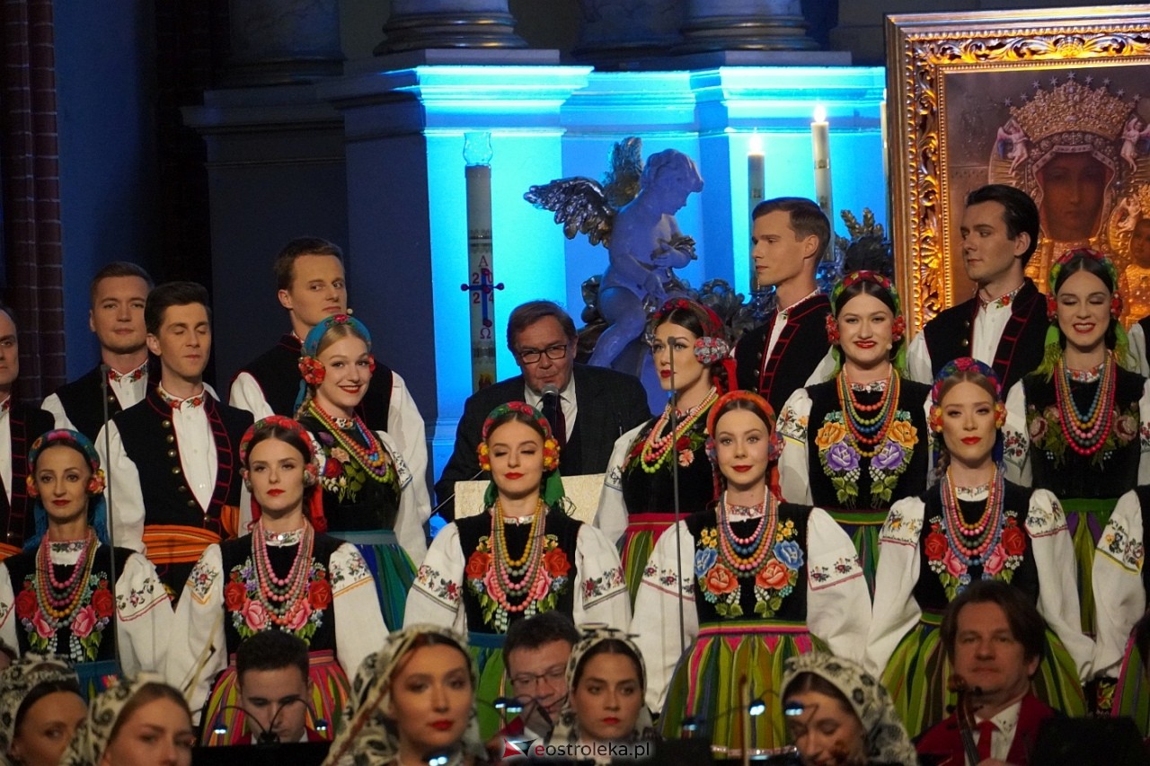 Zespół Mazowsze w Rzekuniu: Koncert pieśni sakralnych, ludowych i patriotycznych 10.05.2024] - zdjęcie #4 - eOstroleka.pl