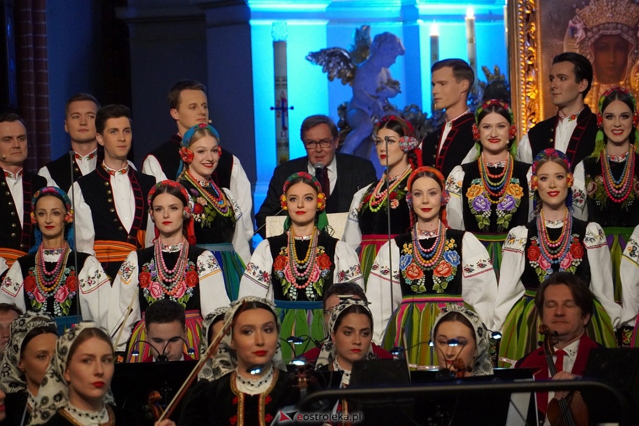 Zespół Mazowsze w Rzekuniu: Koncert pieśni sakralnych, ludowych i patriotycznych 10.05.2024] - zdjęcie #3 - eOstroleka.pl