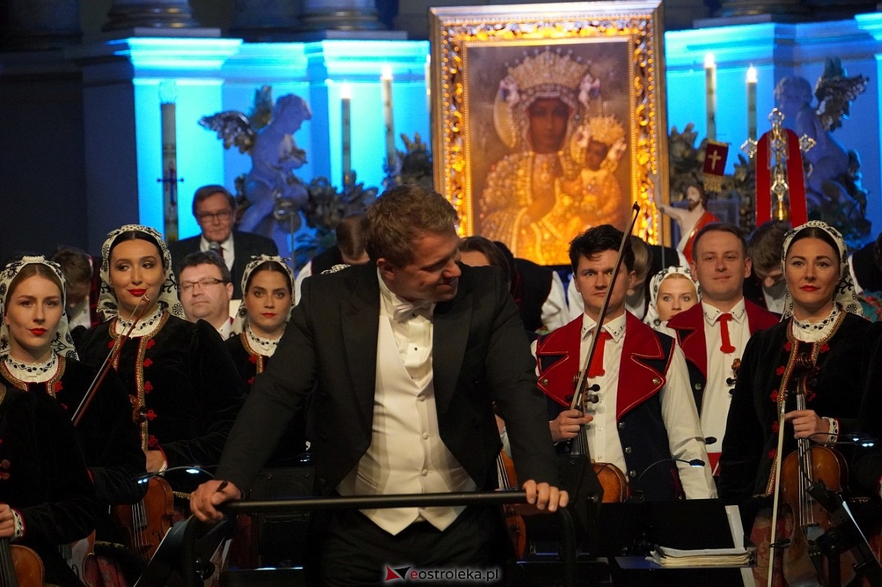 Zespół Mazowsze w Rzekuniu: Koncert pieśni sakralnych, ludowych i patriotycznych 10.05.2024] - zdjęcie #1 - eOstroleka.pl