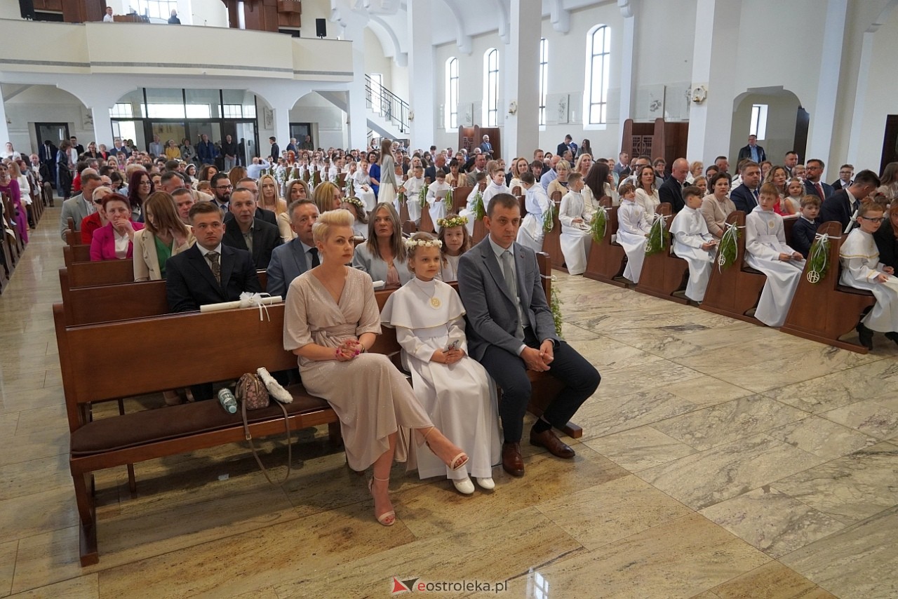 Pierwsza Komunia Święta w parafii pw. św. Franciszka w Ostrołęce [11.05.2024] - zdjęcie #51 - eOstroleka.pl