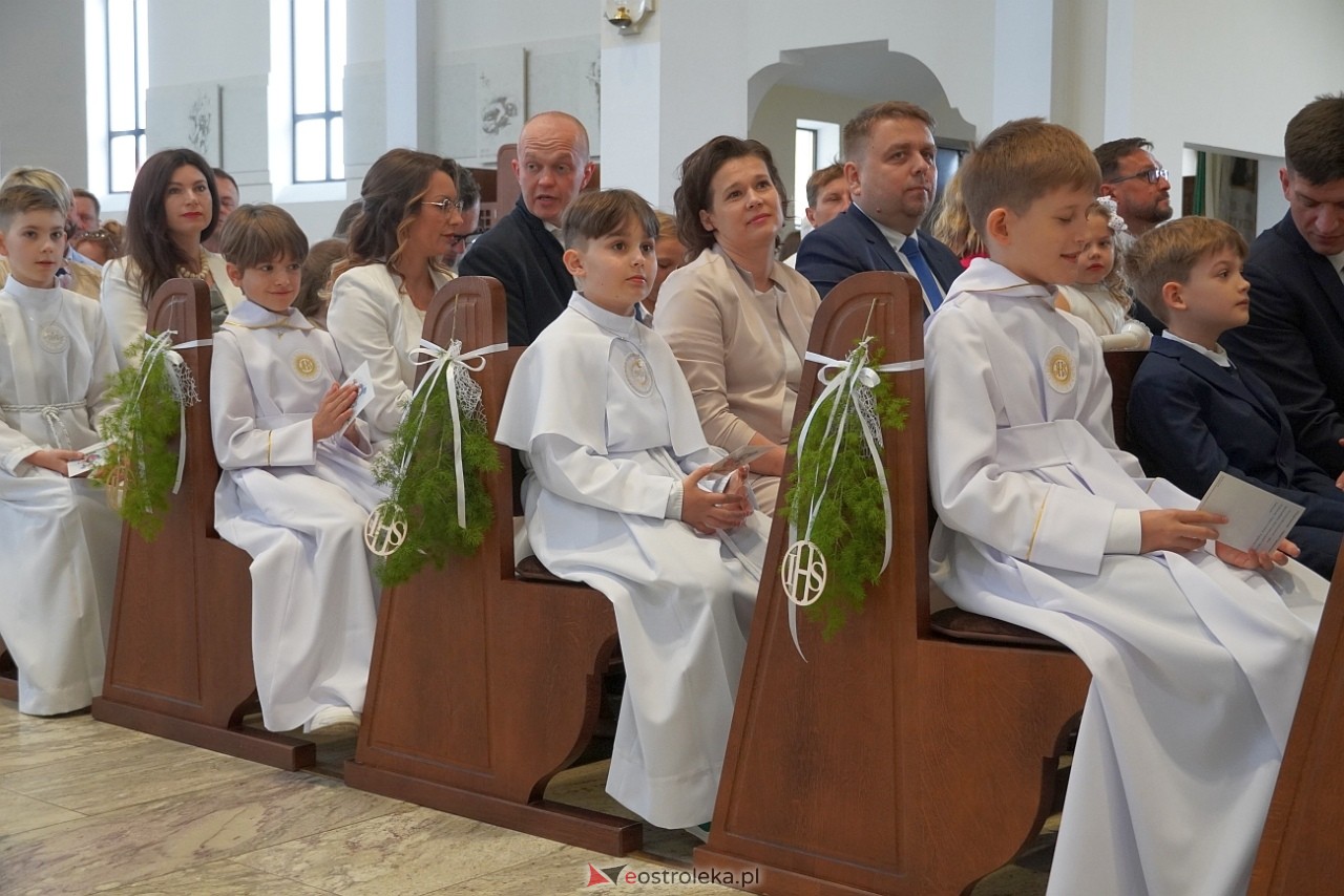 Pierwsza Komunia Święta w parafii pw. św. Franciszka w Ostrołęce [11.05.2024] - zdjęcie #49 - eOstroleka.pl
