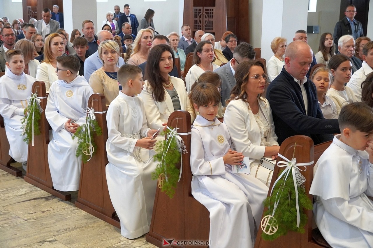 Pierwsza Komunia Święta w parafii pw. św. Franciszka w Ostrołęce [11.05.2024] - zdjęcie #48 - eOstroleka.pl
