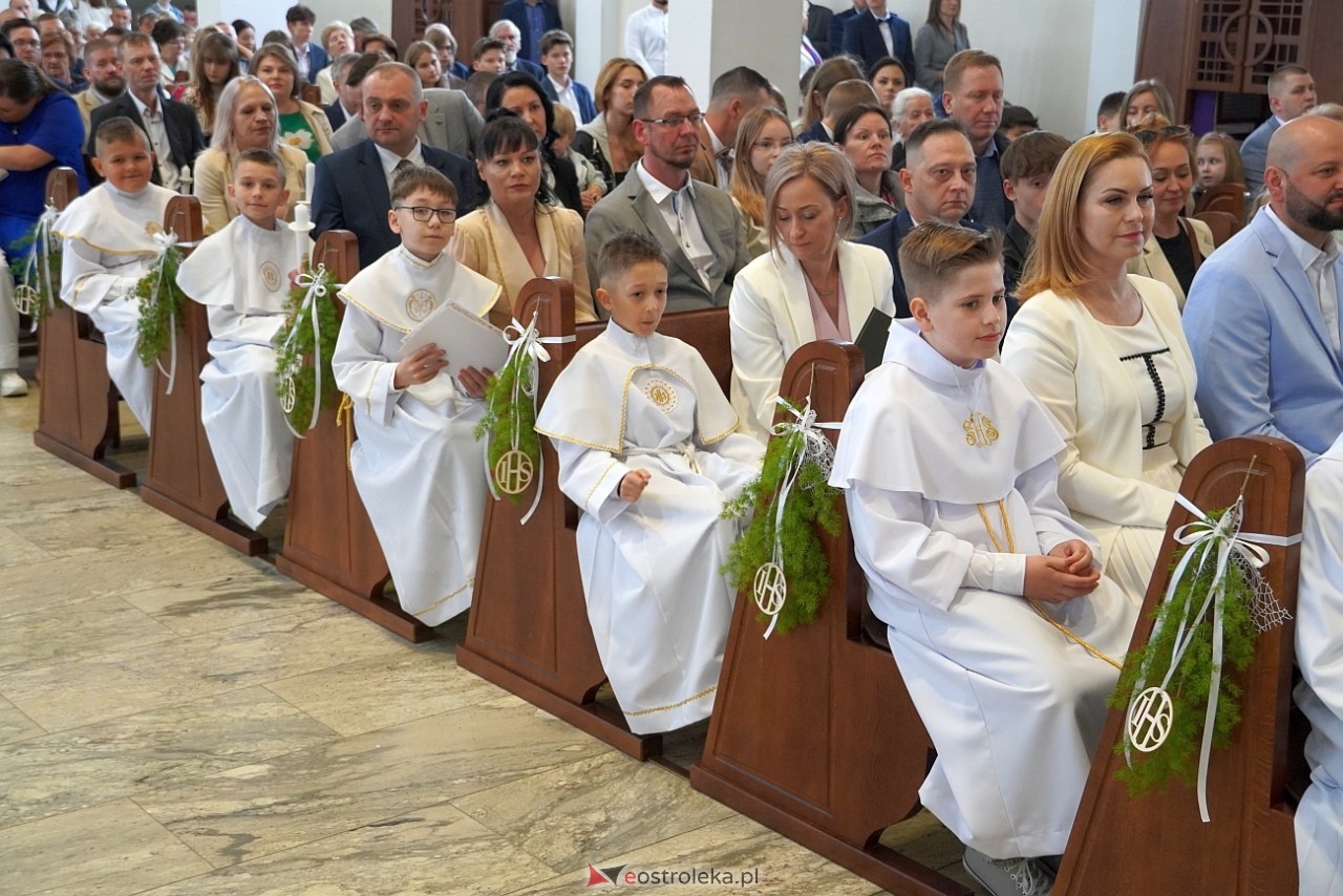 Pierwsza Komunia Święta w parafii pw. św. Franciszka w Ostrołęce [11.05.2024] - zdjęcie #46 - eOstroleka.pl