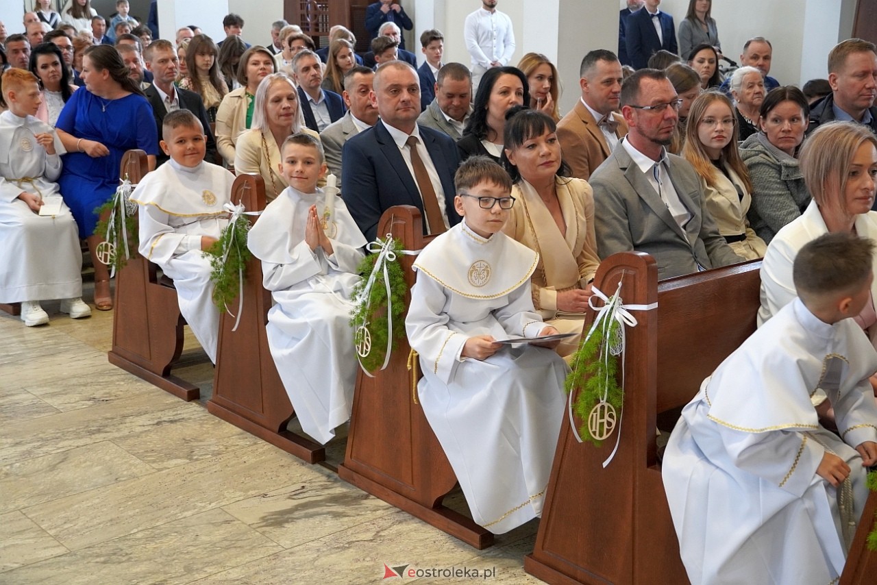 Pierwsza Komunia Święta w parafii pw. św. Franciszka w Ostrołęce [11.05.2024] - zdjęcie #45 - eOstroleka.pl