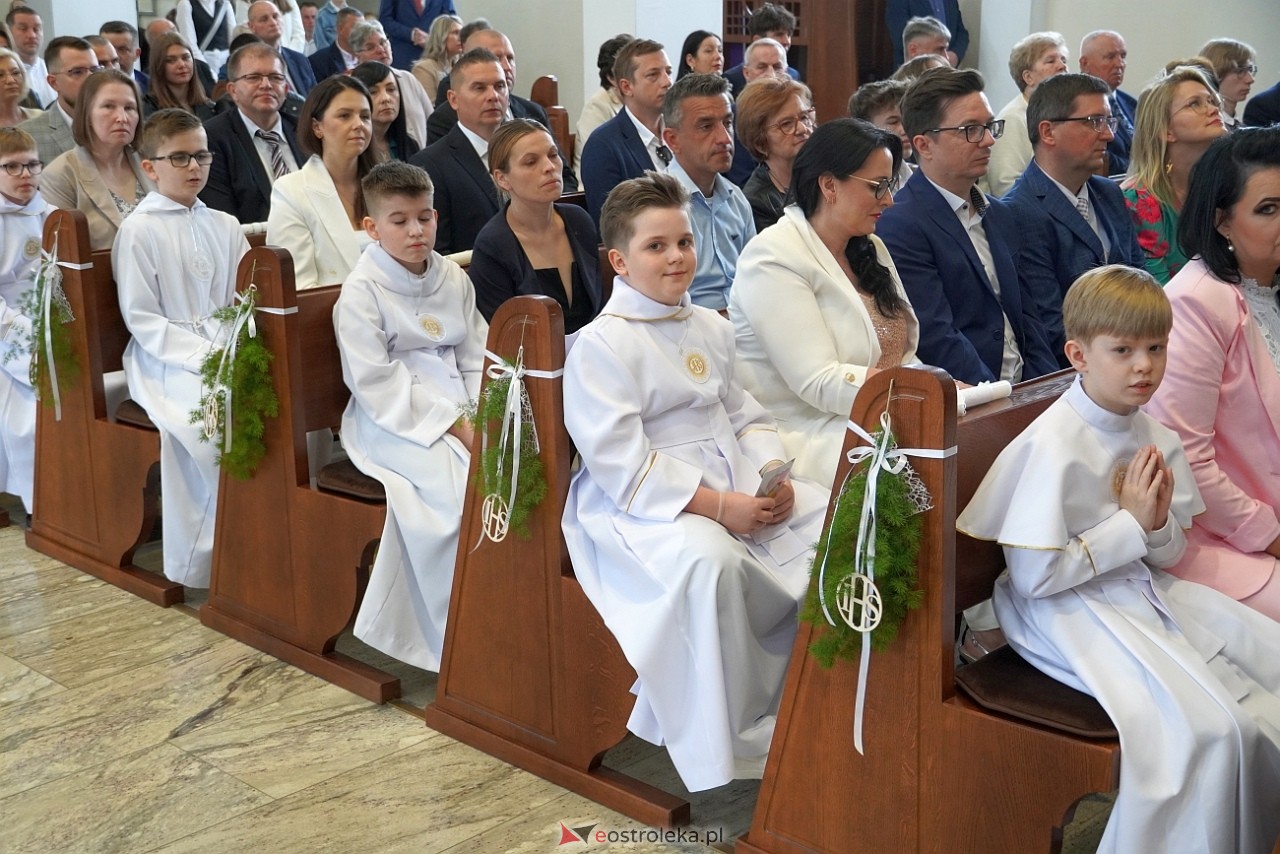 Pierwsza Komunia Święta w parafii pw. św. Franciszka w Ostrołęce [11.05.2024] - zdjęcie #42 - eOstroleka.pl