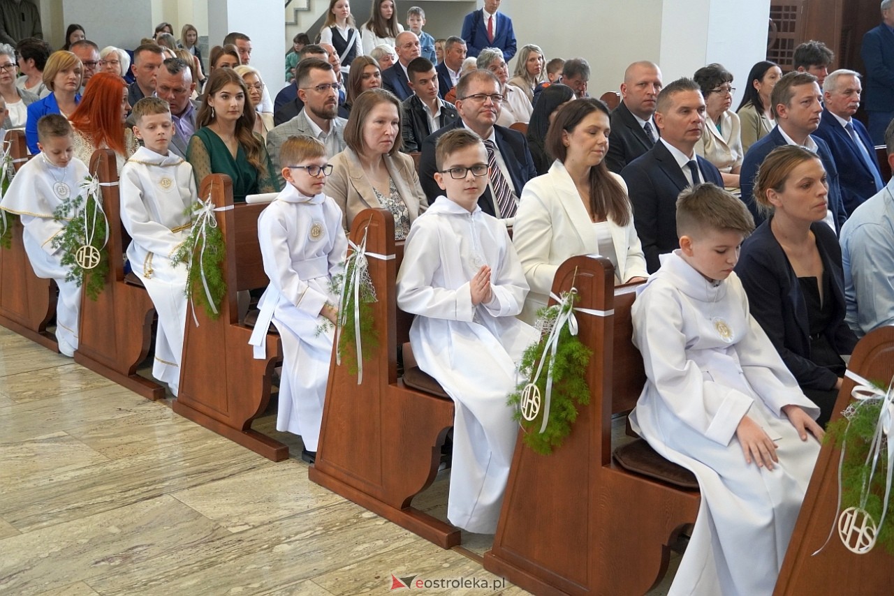 Pierwsza Komunia Święta w parafii pw. św. Franciszka w Ostrołęce [11.05.2024] - zdjęcie #41 - eOstroleka.pl