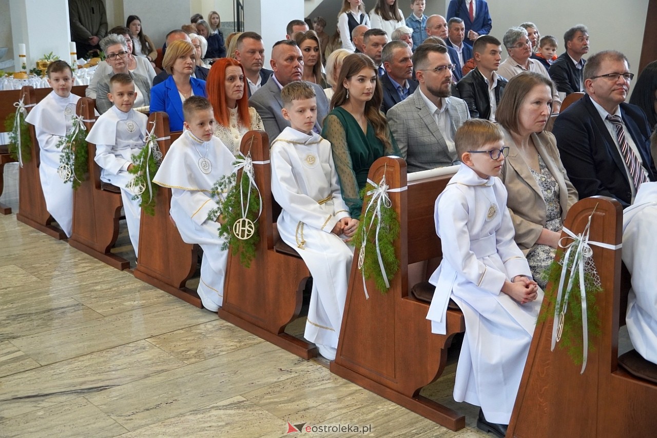 Pierwsza Komunia Święta w parafii pw. św. Franciszka w Ostrołęce [11.05.2024] - zdjęcie #40 - eOstroleka.pl